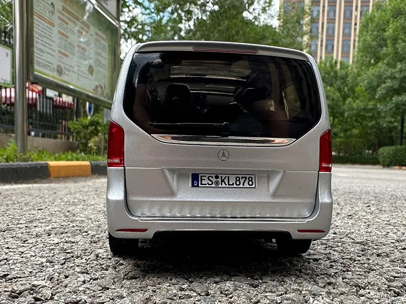 1:18 Mercedes-Benz V260 Viano MPV V-Class