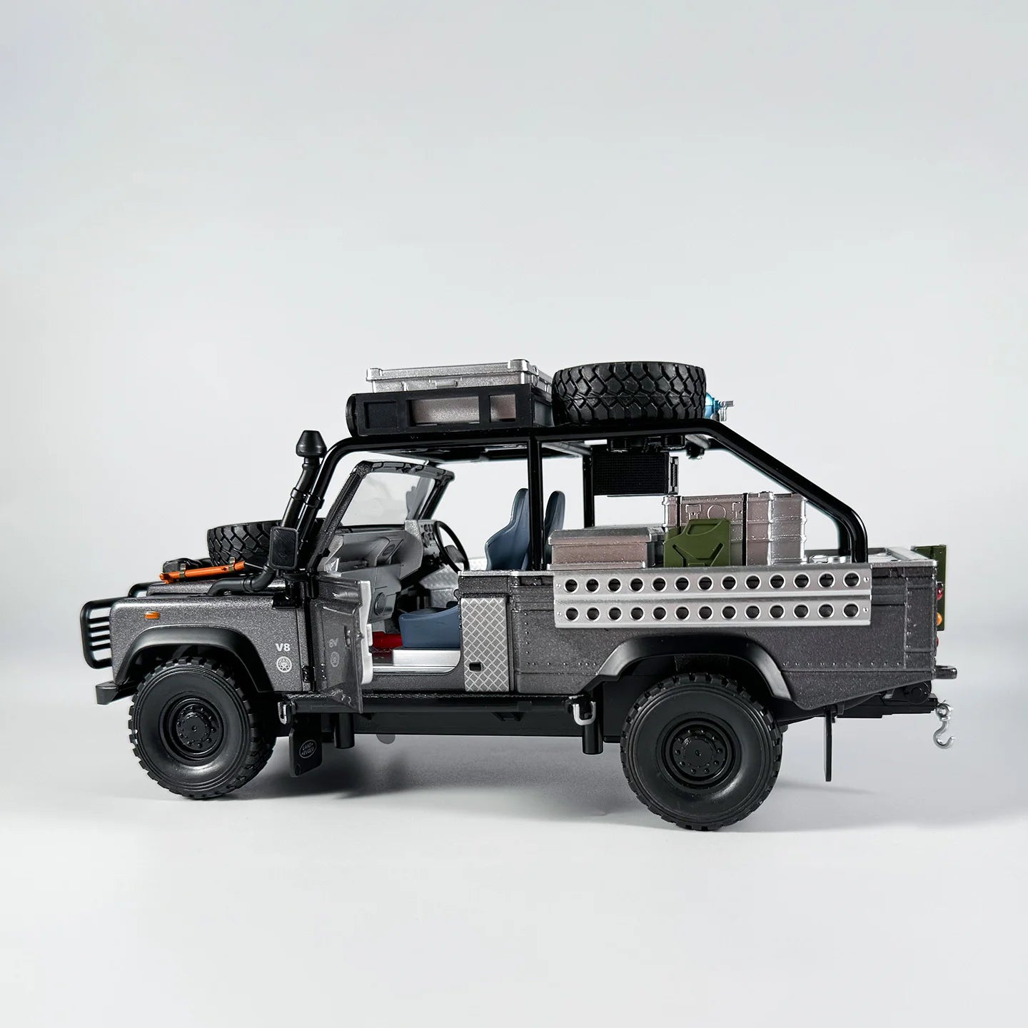 1:24 Land Rover Defender Camel Trophy