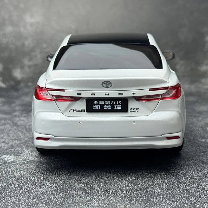 1:18 Toyota Camry