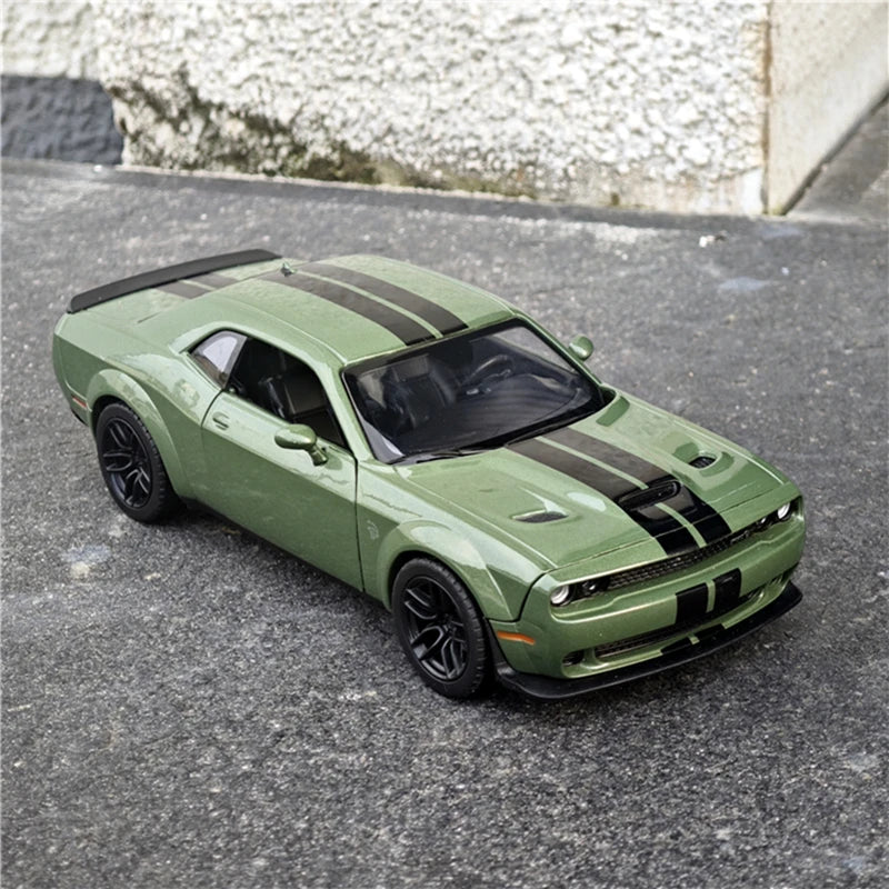 1:24 Dodge Challenger SRT