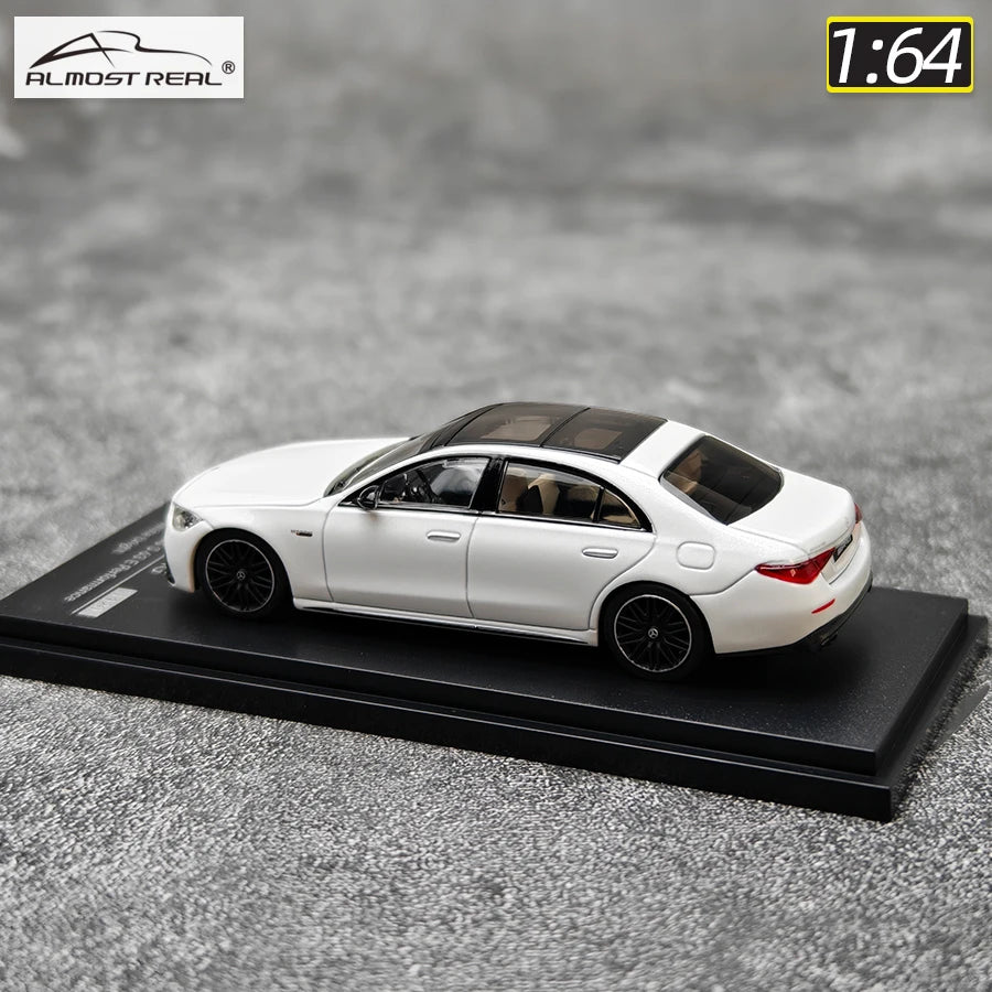 1:64 Mercedes-Benz S63 E Performance 2023