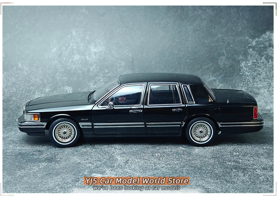 1:18 Lincoln TOWNCAR