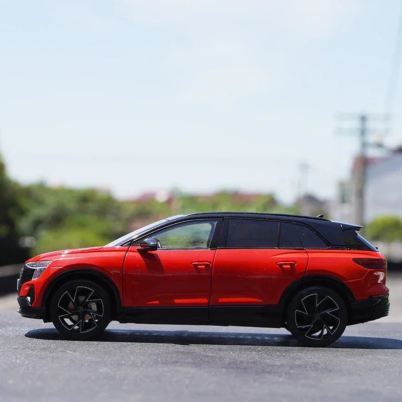 1:18 Audi Q5 E-tron 2022