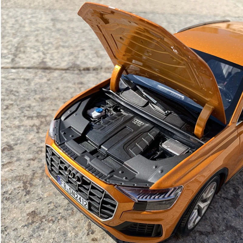 1:18 2018 AUDI Q8