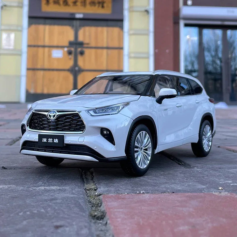 1:18 Toyota Highlander 2022