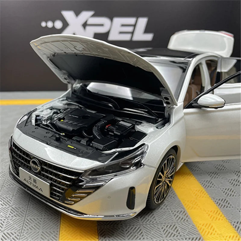 1:18 Nissan ALTIMA 2023 Coupe