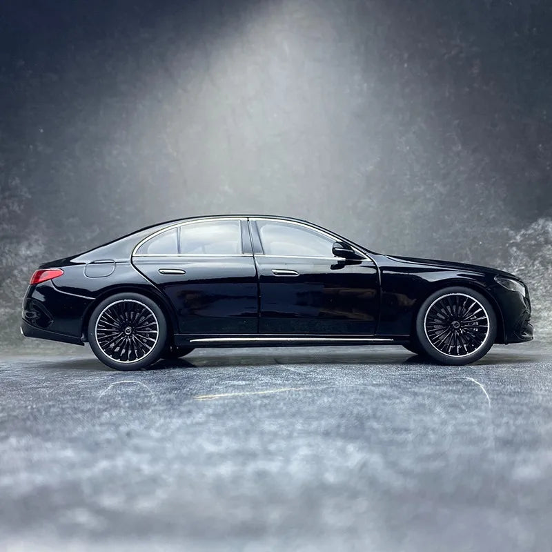 1:18 Mercedes-Benz E450 W214 E300