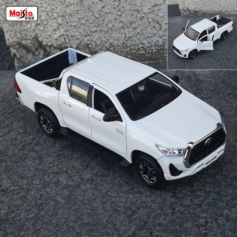 1:27 TOYOTA Hilux