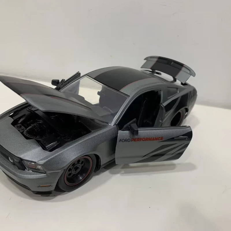 1:24 2010 Ford Mustang GT