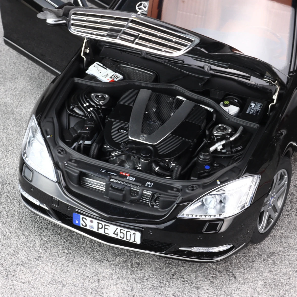 1:18 Mercedes-Benz S-Class S600L W221