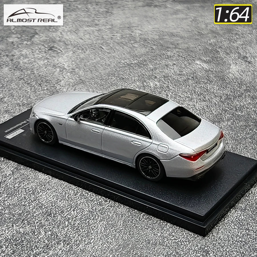 1:64 Mercedes-Benz S63 E Performance 2023
