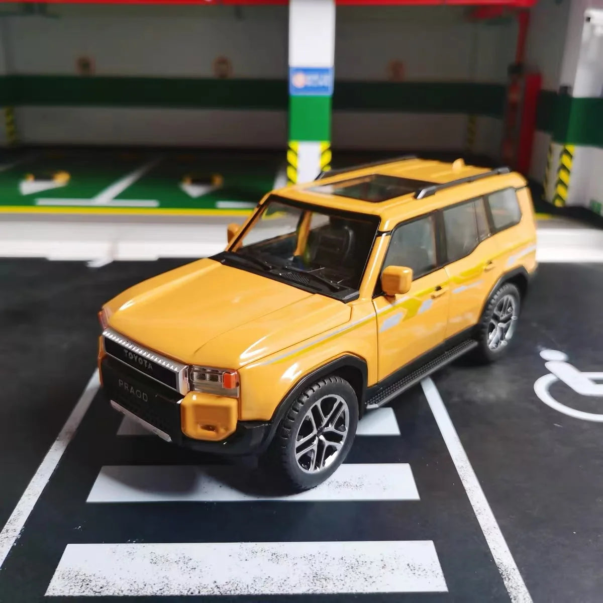 1:24 Toyota Land Cruiser Prado 2024