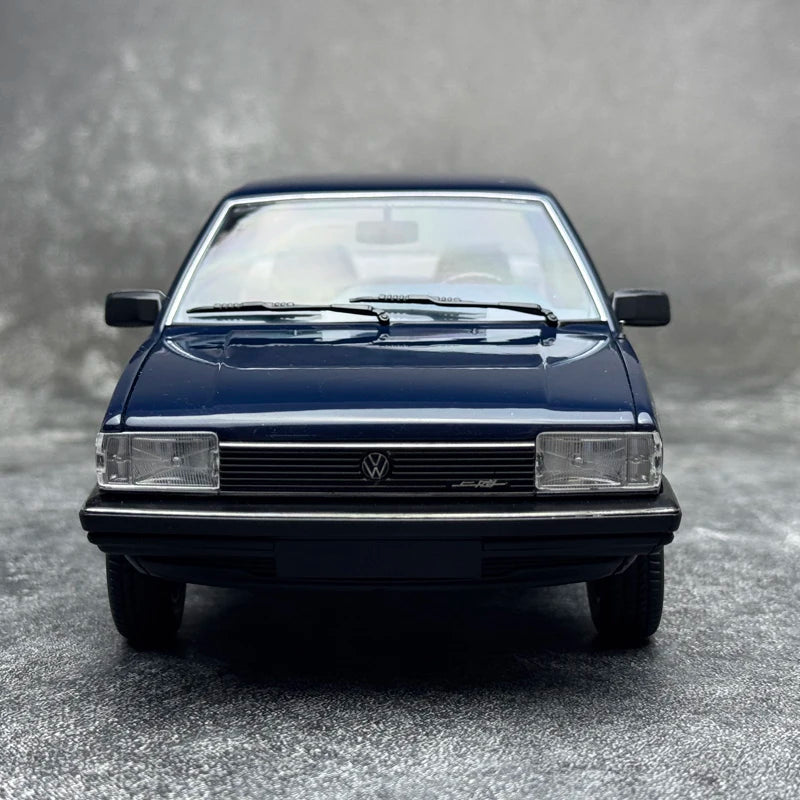 1:18 Volkswagen1983 Santana B2