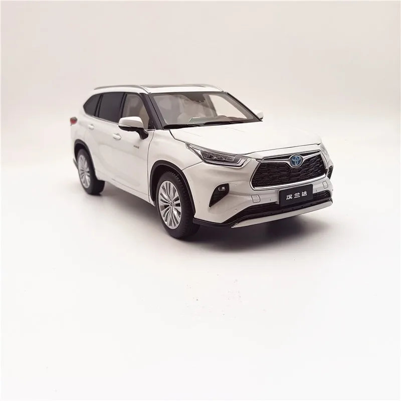 1:18 Toyota Highlander 2021