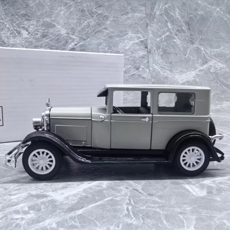 1:32 Classic Old Car Model Diecasts
