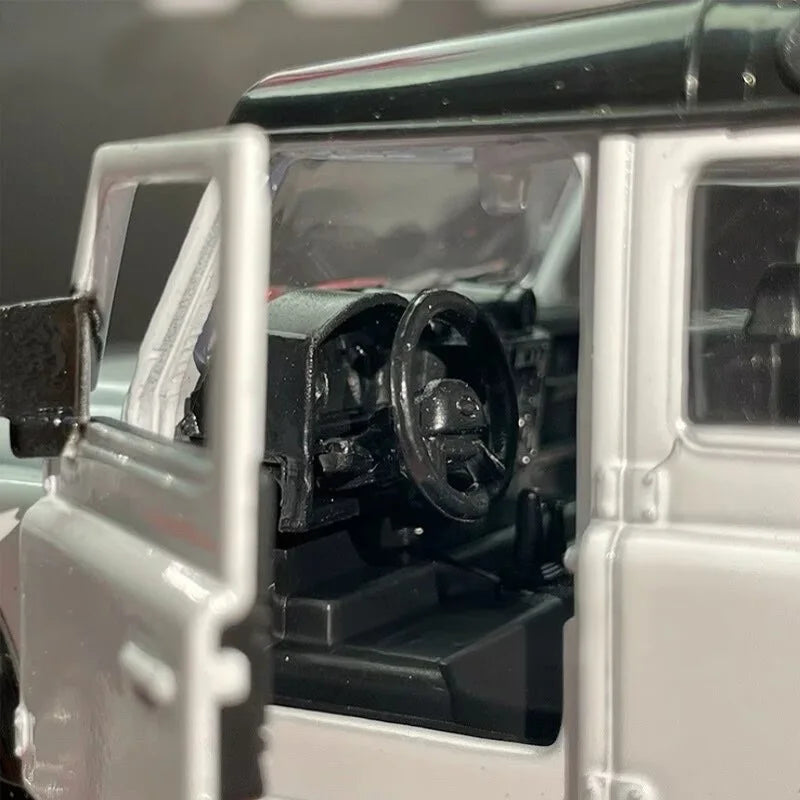 1:36 Land Rover Defender