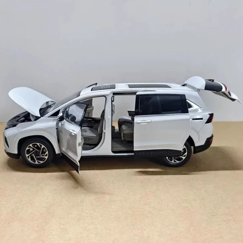 1:18 Hyundai Custo MPV