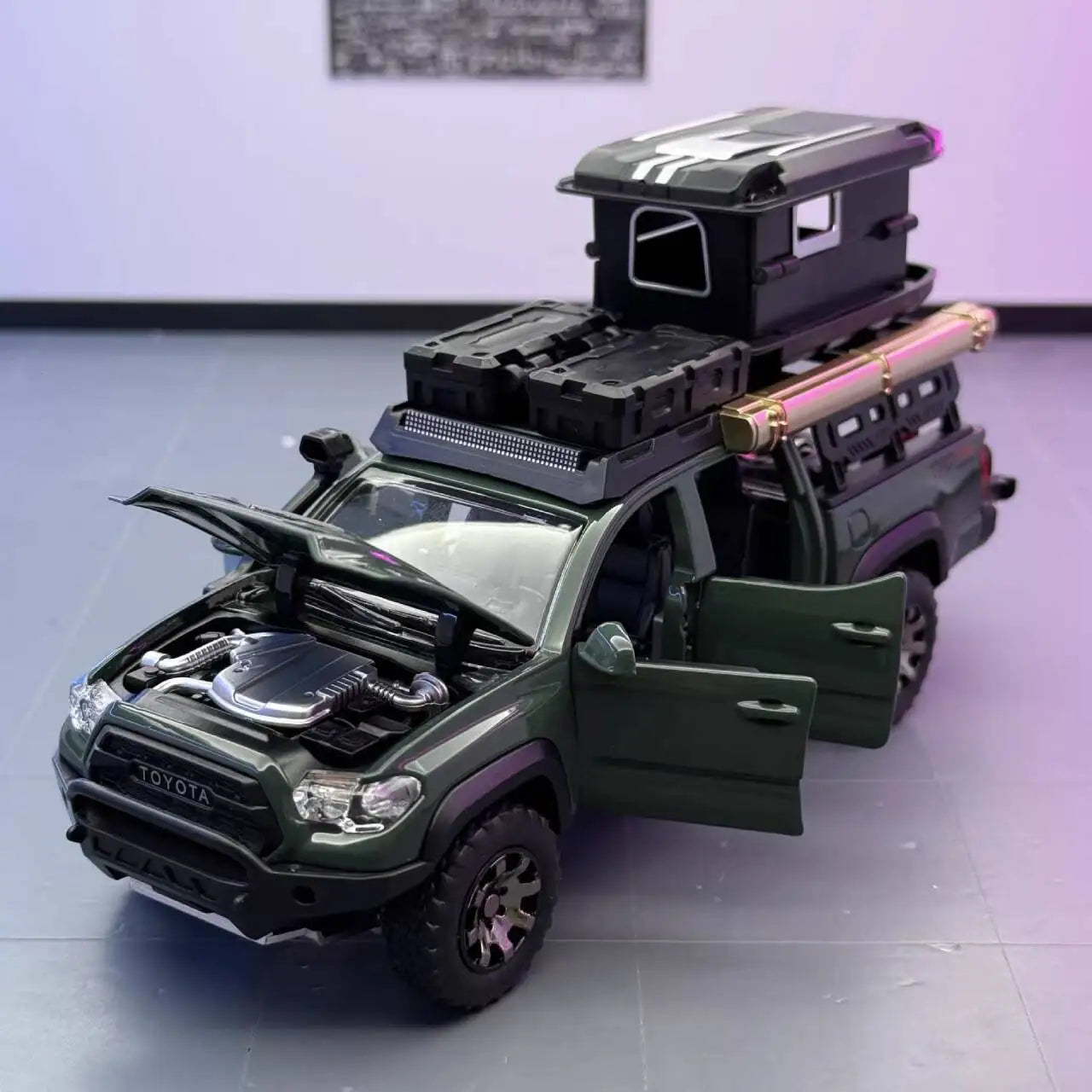 1:32 Toyota Tacoma Travel Version