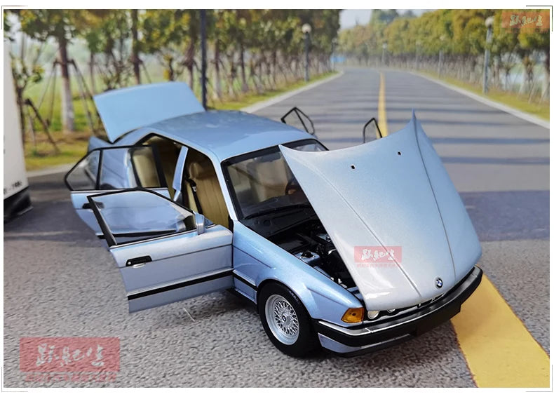 1:18 BMW 7 Series E32 730i 1986