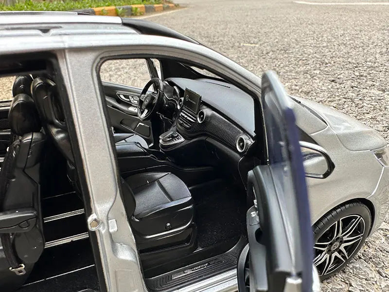 1:18 Mercedes-Benz V260 Viano MPV V-Class