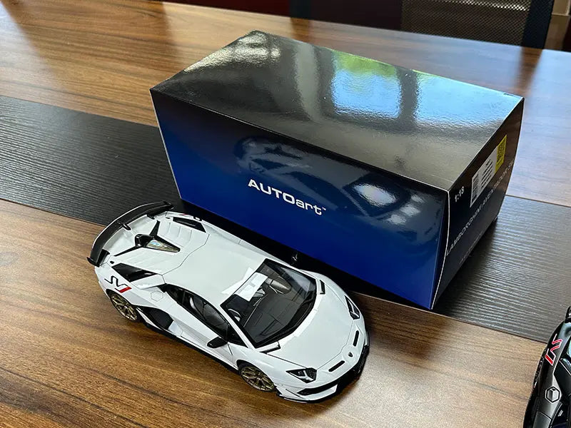 1:18 Lamborghini Aventador SVJ