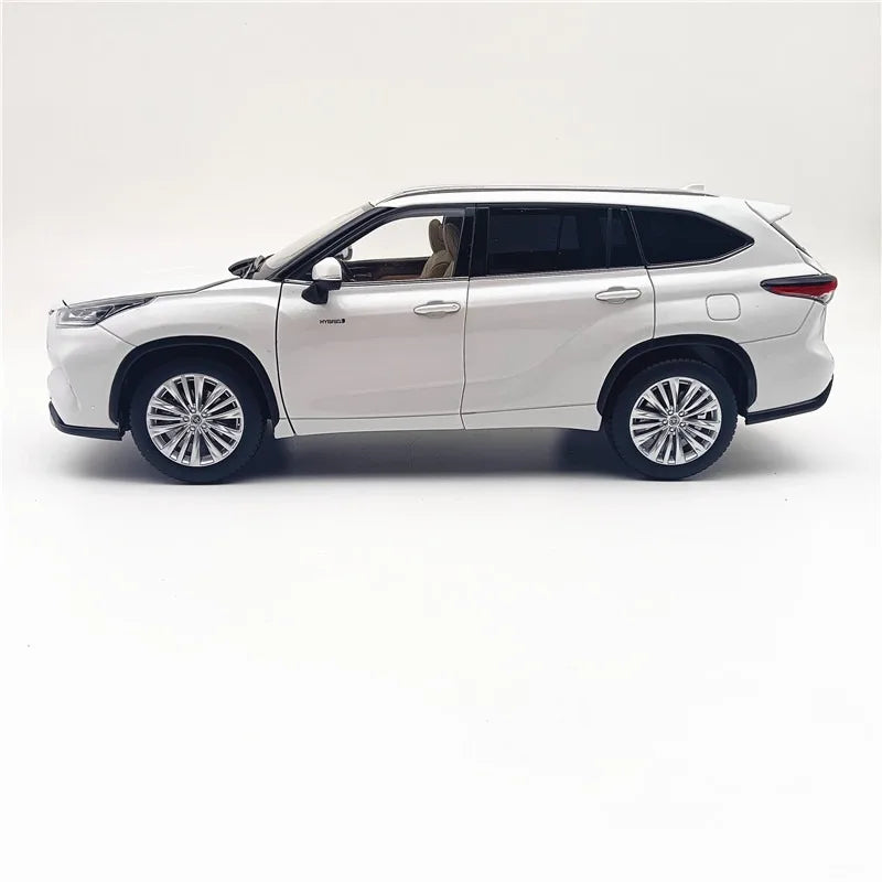 1:18 Toyota Highlander 2021
