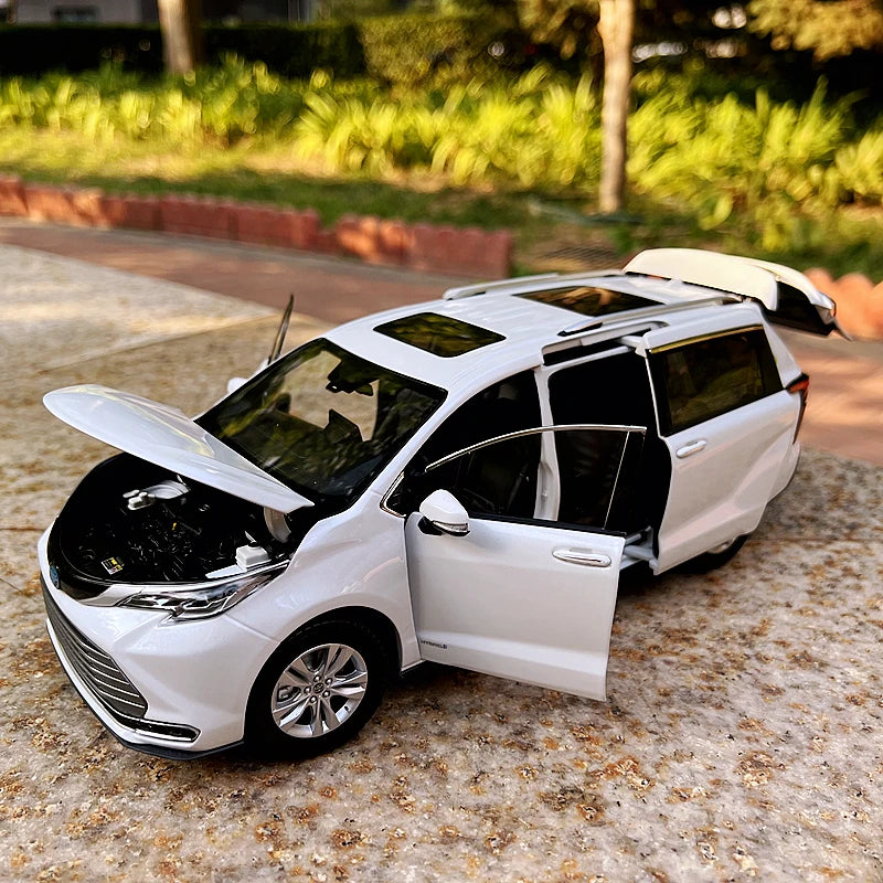1:18 Toyota Sienna MPV