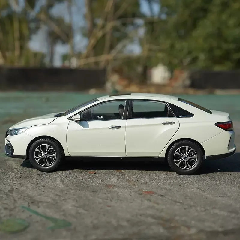 1:18 Dongfeng Venucia D60EV