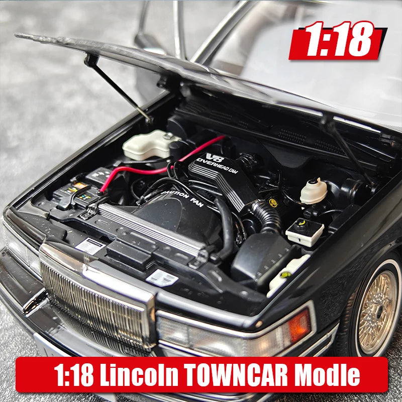 1:18 Lincoln TOWNCAR