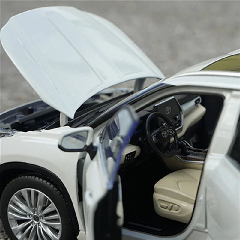 1:18 Toyota Highlander