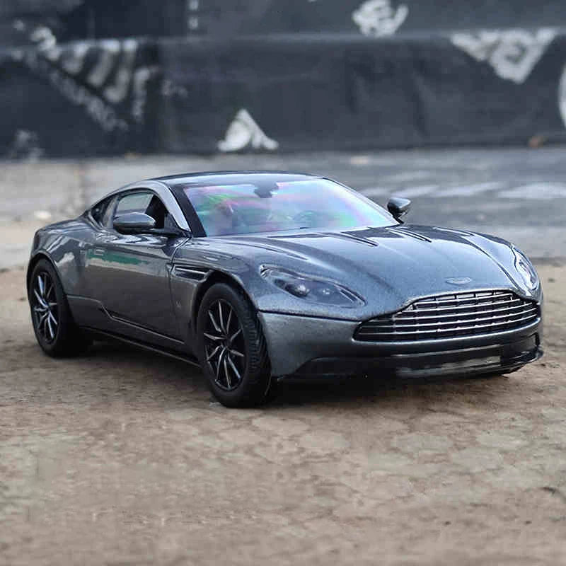 1:24 Aston Martin DB11