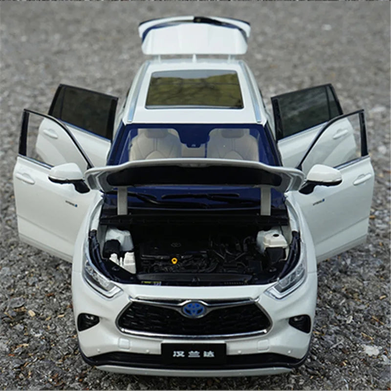 1:18 Toyota Highlander