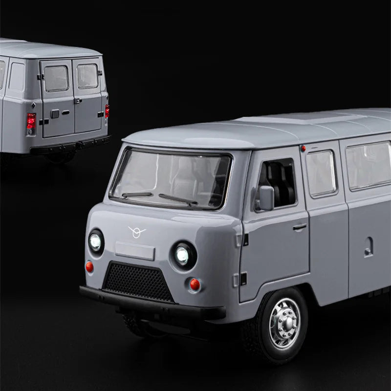 1:18 UAZ Traveler MPV