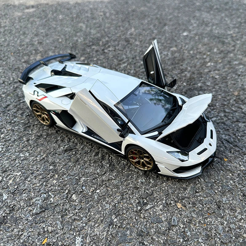 1:18 Lamborghini Aventador SVJ