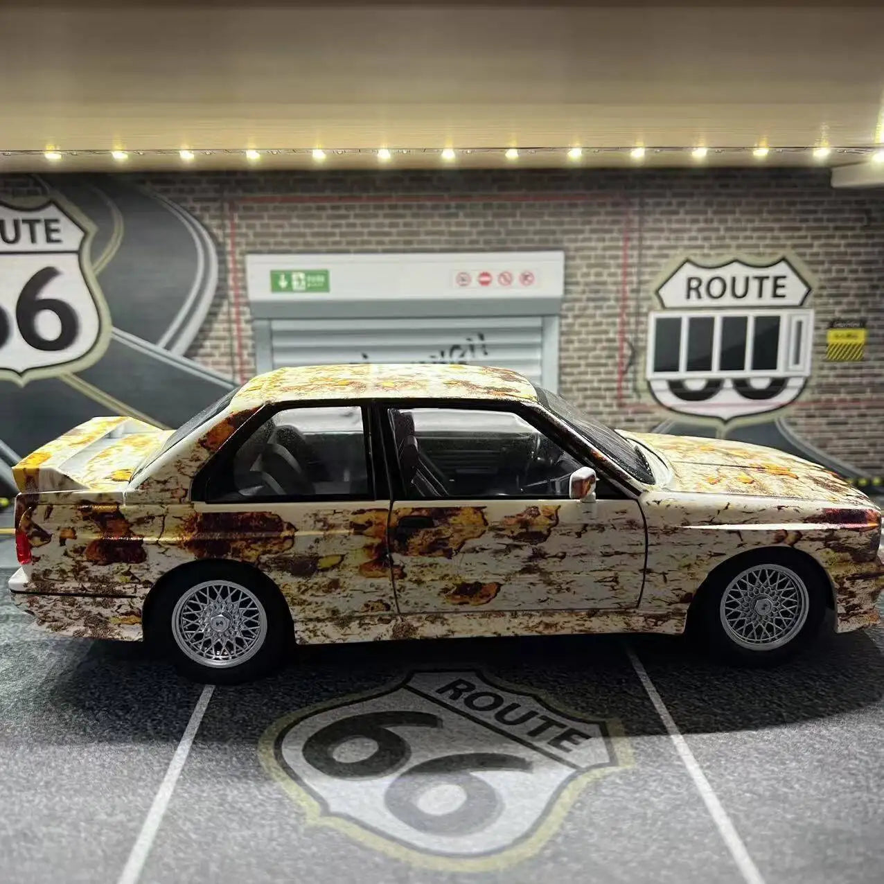 1:24 BMW 1988 M3 E30 Rust Damaged Version