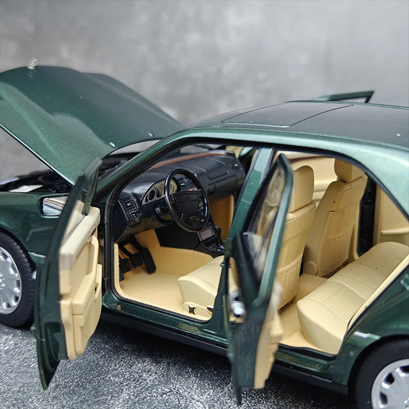 1:18 Mercedes-Benz C-Class 1993