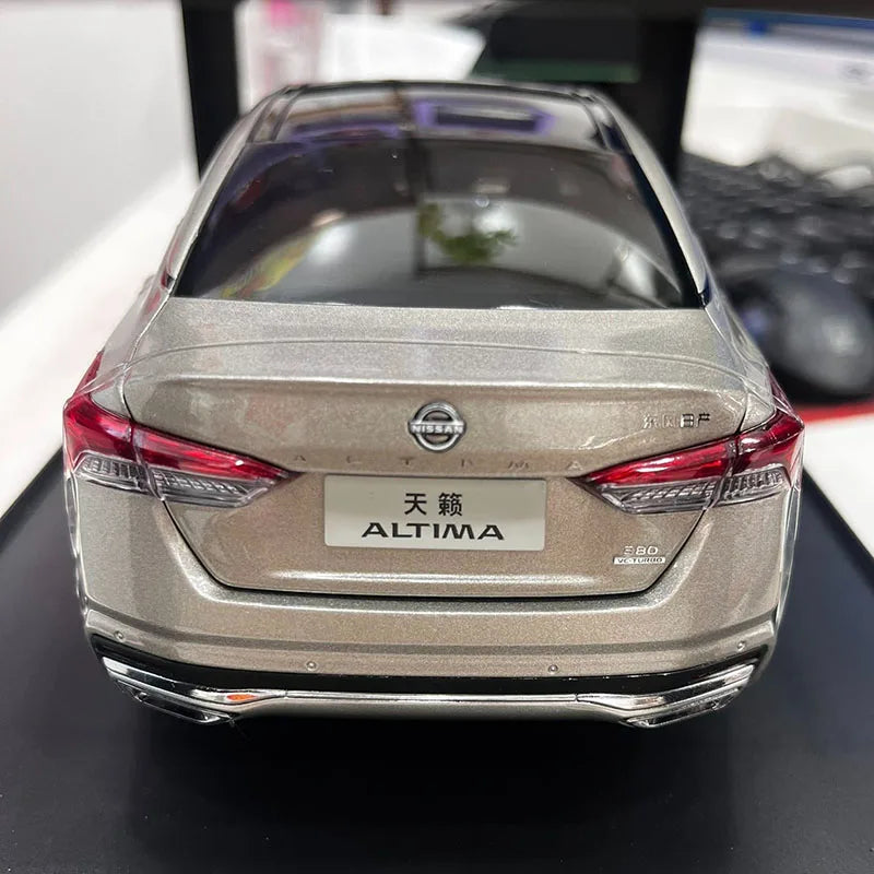 1:18 Nissan Teana 2022