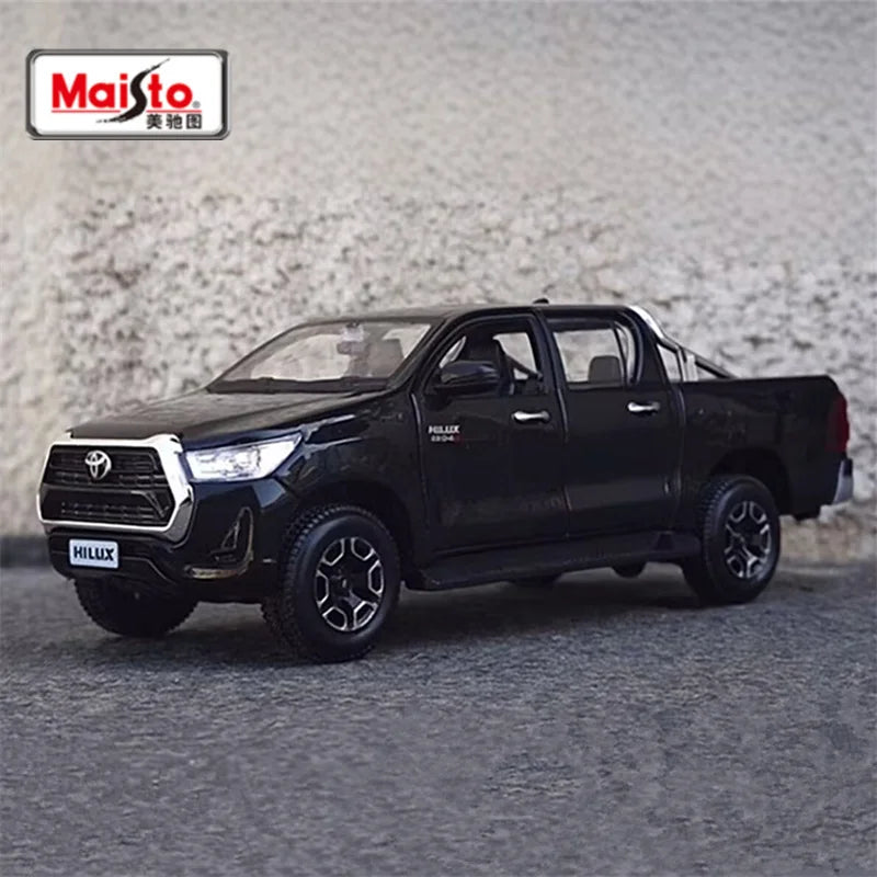 1:27 TOYOTA Hilux