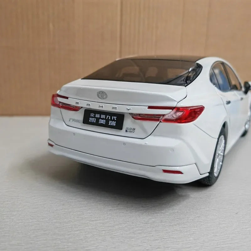1:18 TOYOTA CAMRY 2024