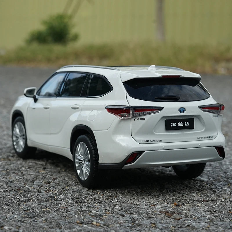 1:18 Toyota Highlander