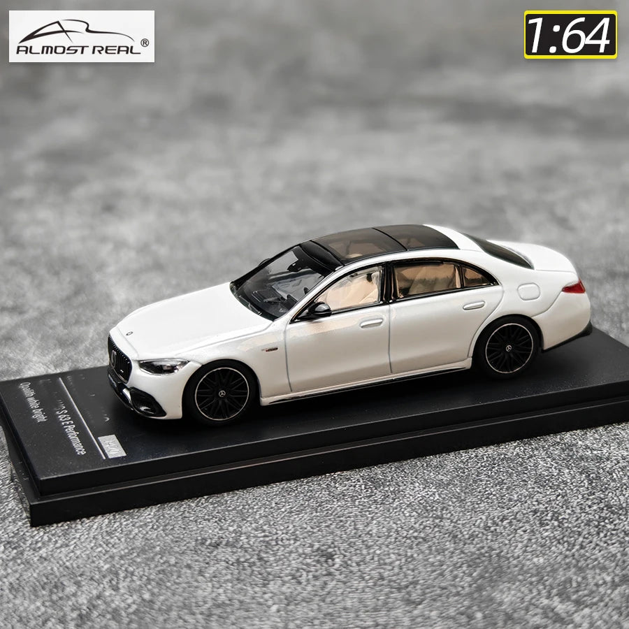 1:64 Mercedes-Benz S63 E Performance 2023