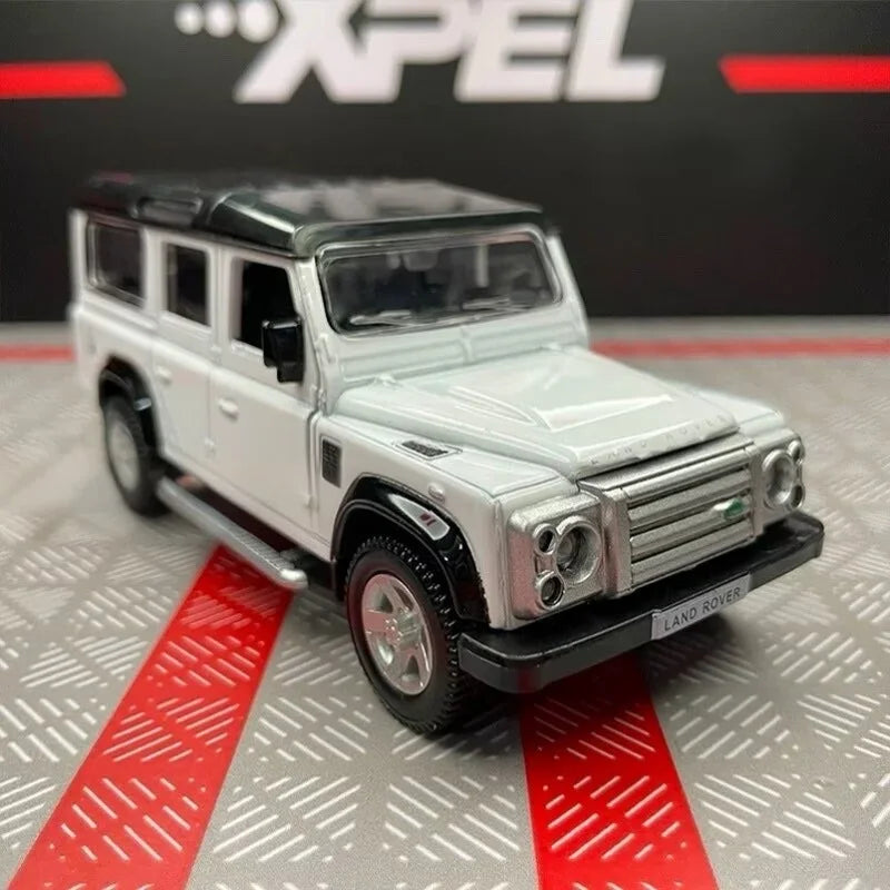 1:36 Land Rover Defender