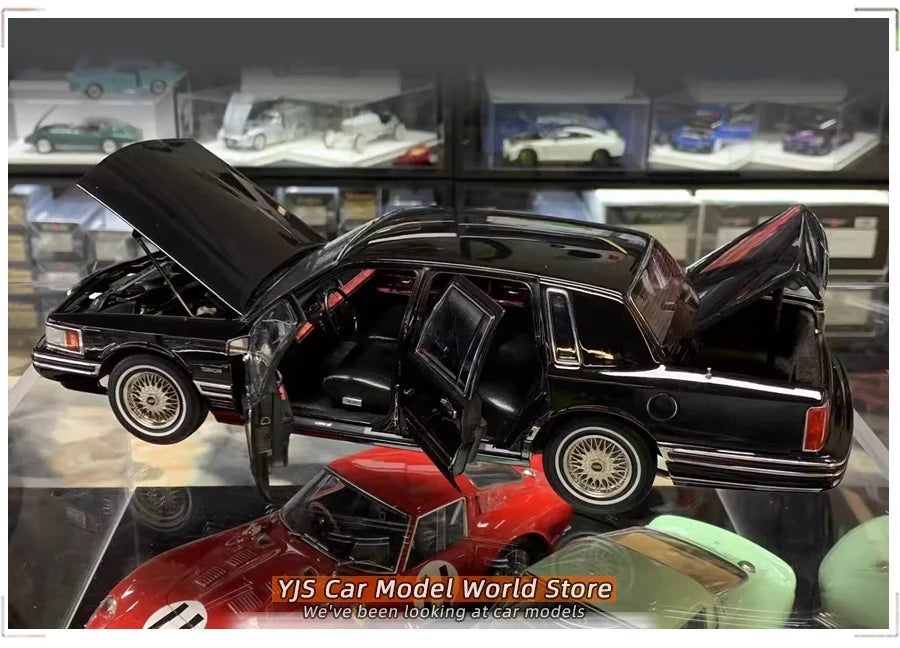 1:18 Lincoln TOWNCAR