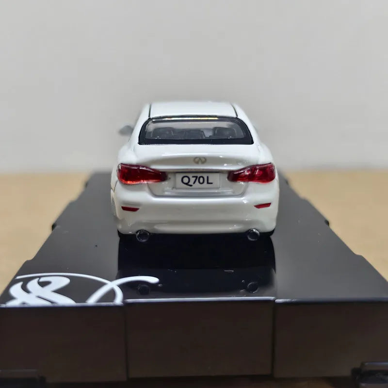 1:64 Infinitis Q70 Coupe