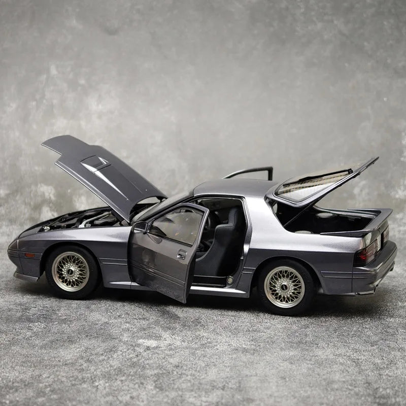 1:18 Mazda Savanna RX-7