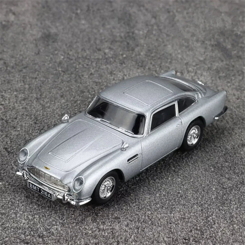 1:38 Aston Martin DB5