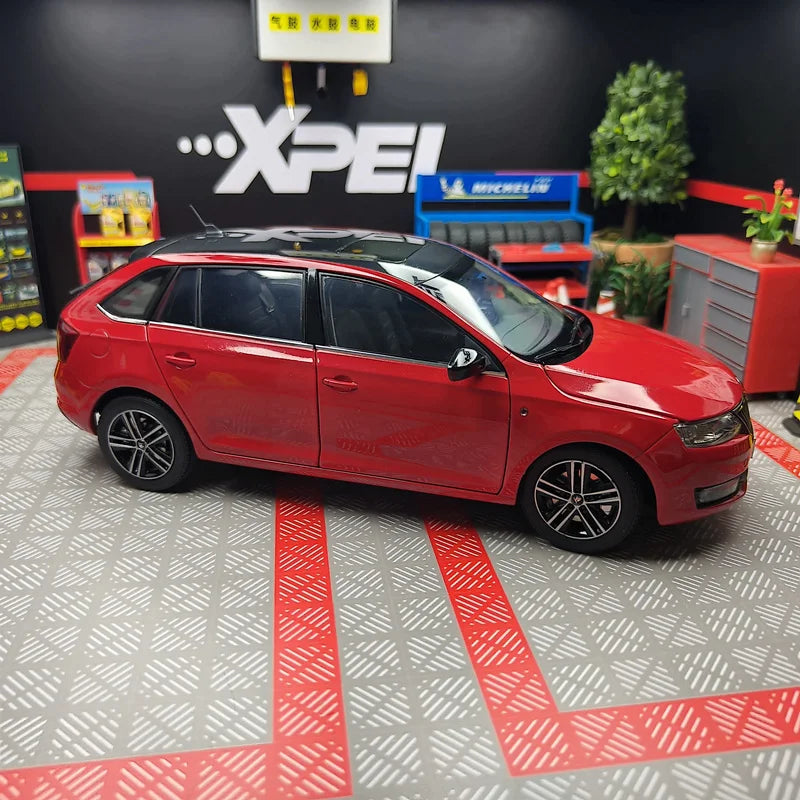 1:18 SKODA Rapid Spaceback