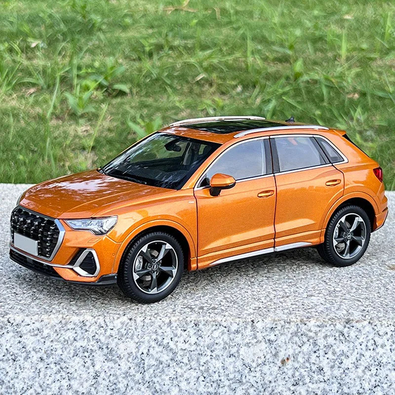 1:18 Audi Q3