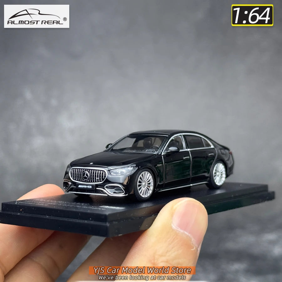 1:64 Mercedes-Benz S63 E Performance 2023
