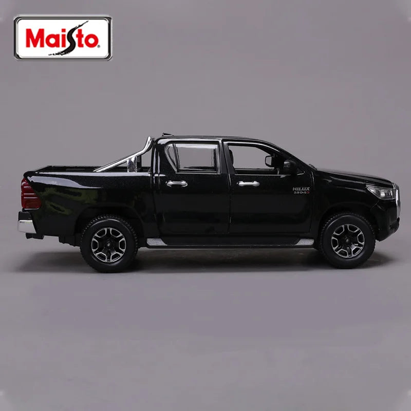 1:27 Toyota Hilux